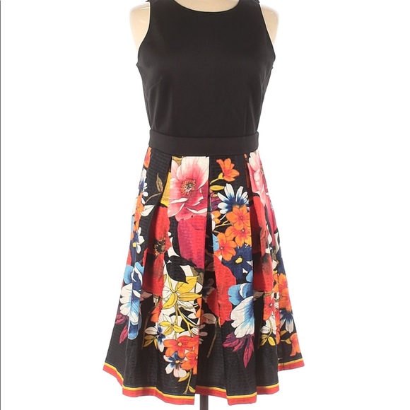 Gabby Skye Dresses & Skirts - Gabby Skye Mixed Media Fit ‘n Flare Floral Dress